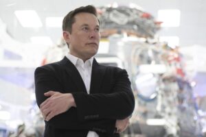 WHAT MAKES ELON MUSK SUCCESSFUL?