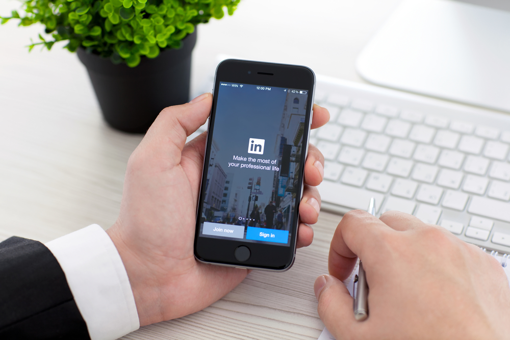 To Use It As a Professional Diary | WHY DO YOU NEED A LINKEDIN ACCOUNT? | Credit: blog.releasemyad.com